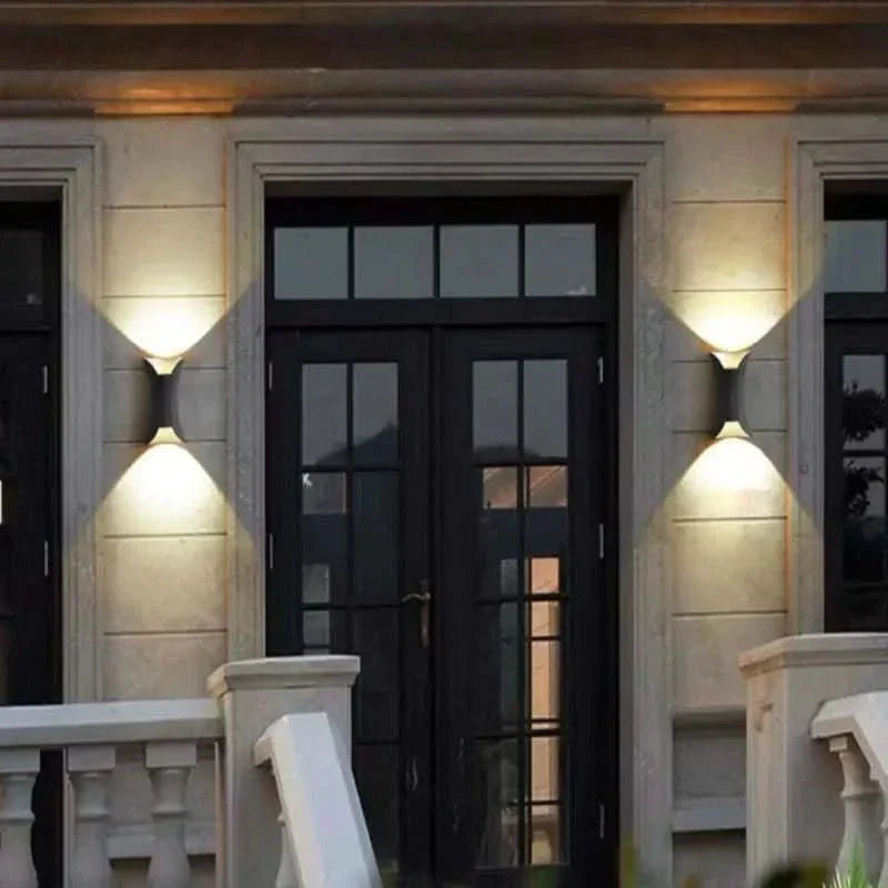 Kalsten | Weatherproof wall light with IP65 protection