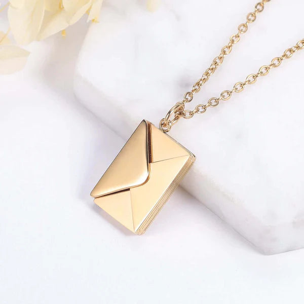 Love Chain - Loving letter necklace for your loved one Noxord