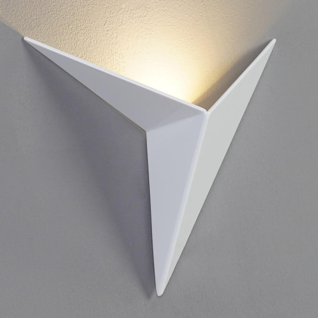Modern Triangular Wall Lamp - TrigoLux | Kalsten