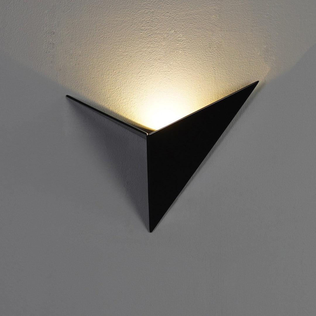 Kalsten | Trigon Wall Light