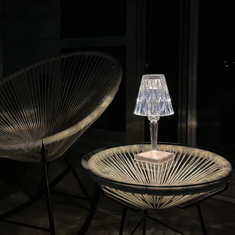 Chic Table Lamp with Crystal Design - CrystalLuxe | Kalsten