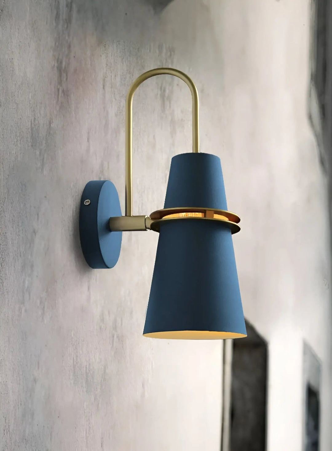 Retro Elegance Wall Lamp - EliteAura Luxe Lighting Noxord