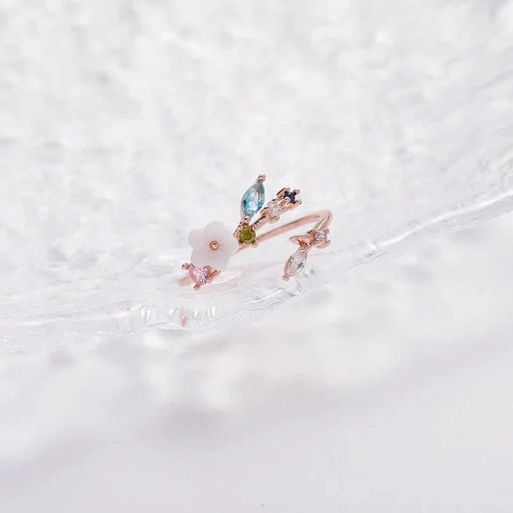 Kalsten | Dainty Floral Diamond Leaf Ring
