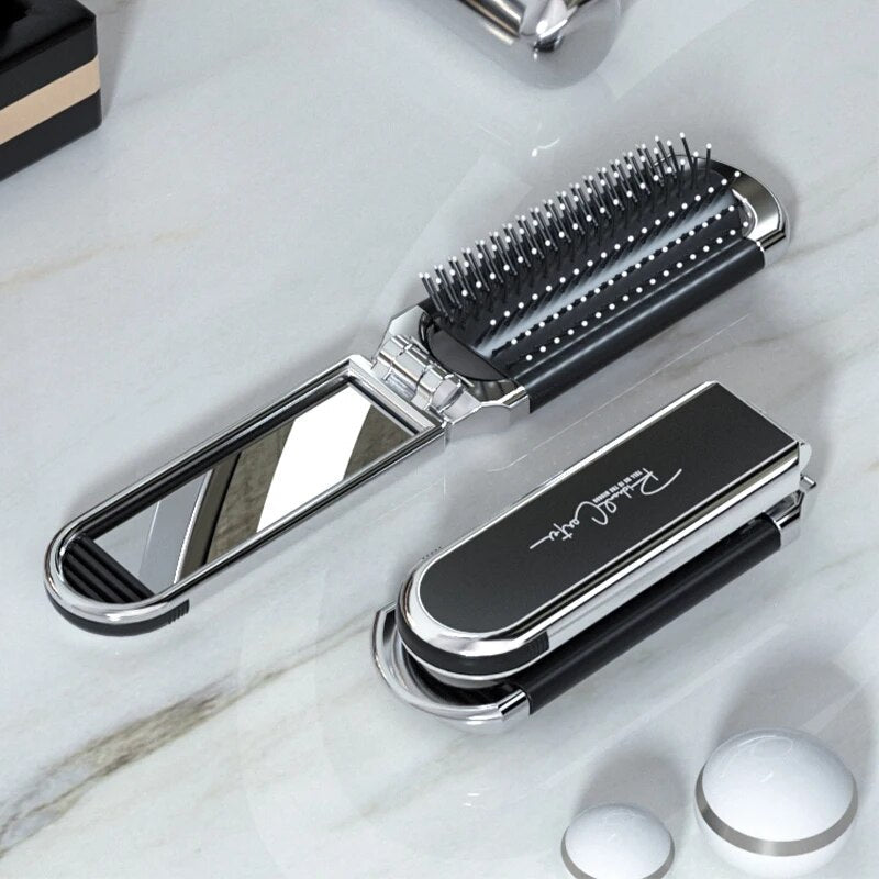 Compact hairbrush with integrated mirror | Kalsten
