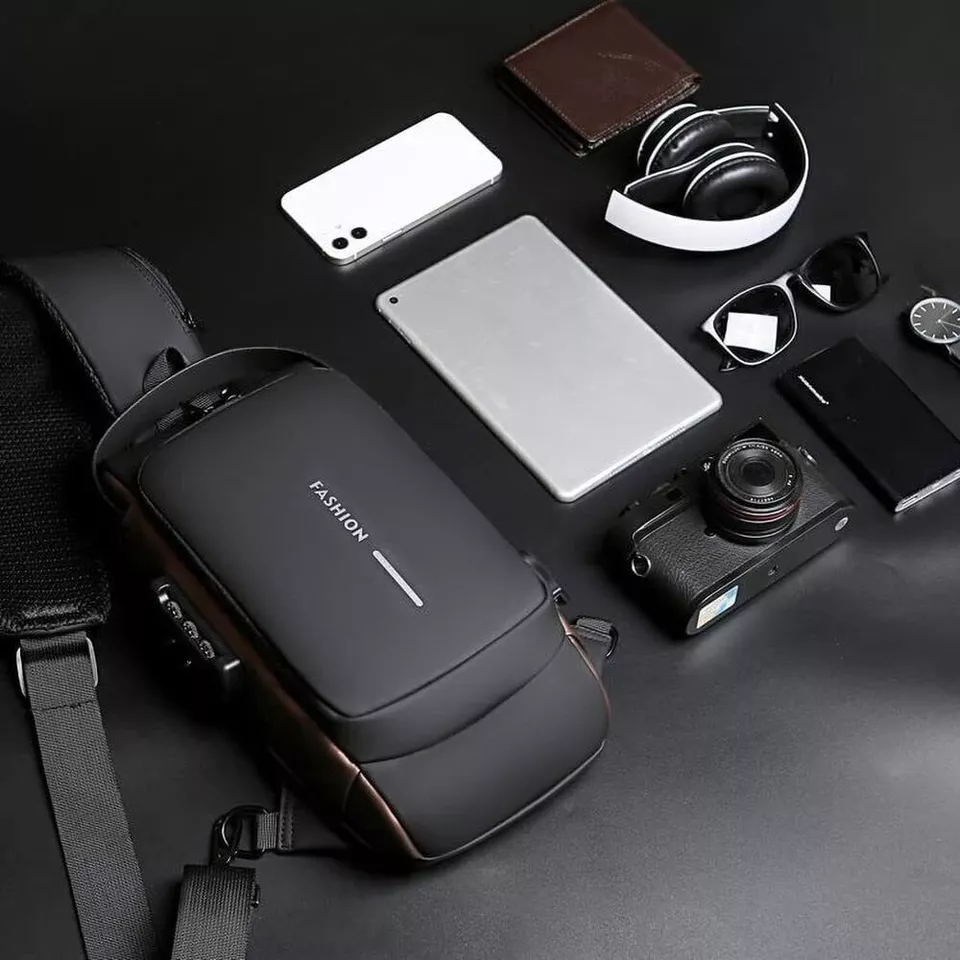 Security backpack with hidden zippers | Kalsten