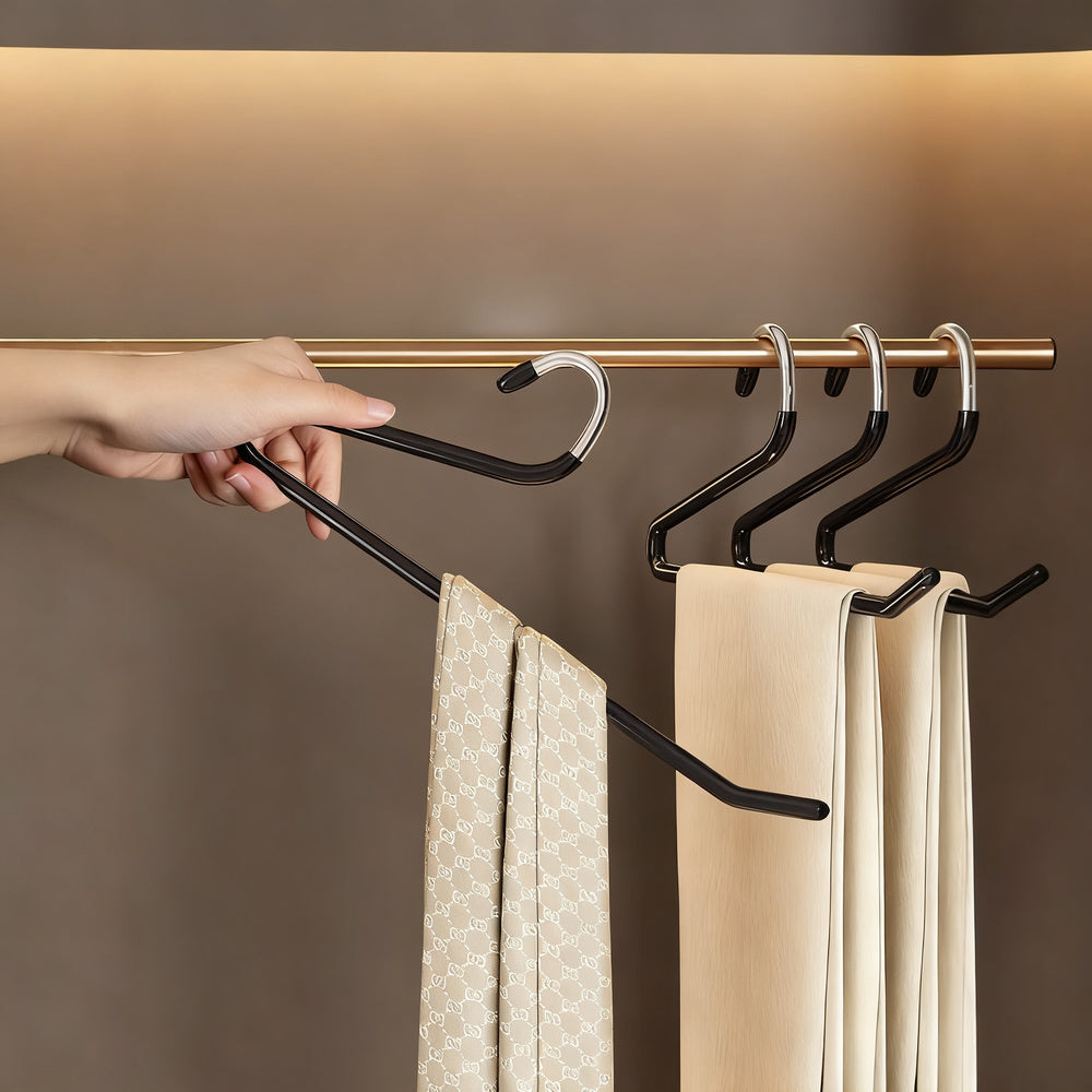 Pants hanger with non-slip clips