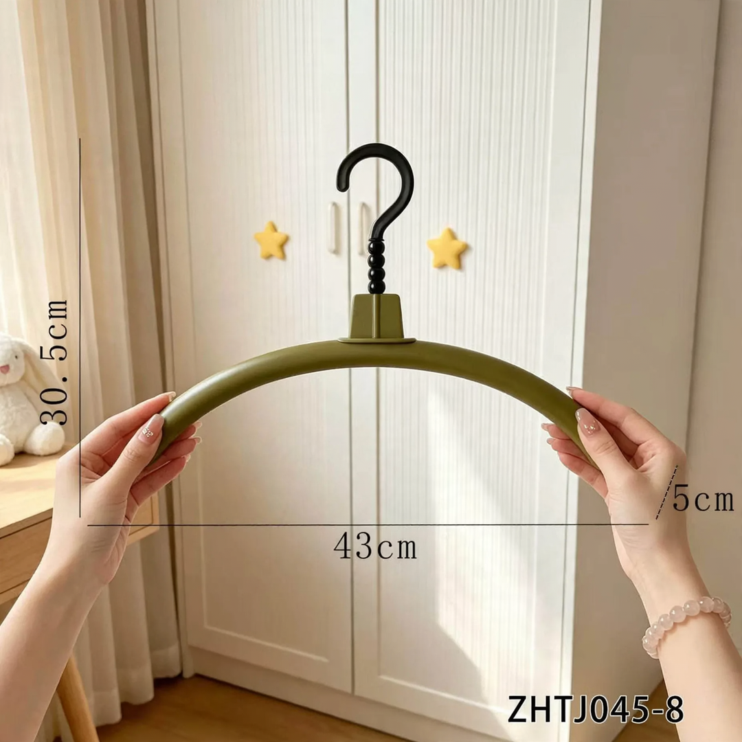 Plastic clothes hanger with non-slip surface