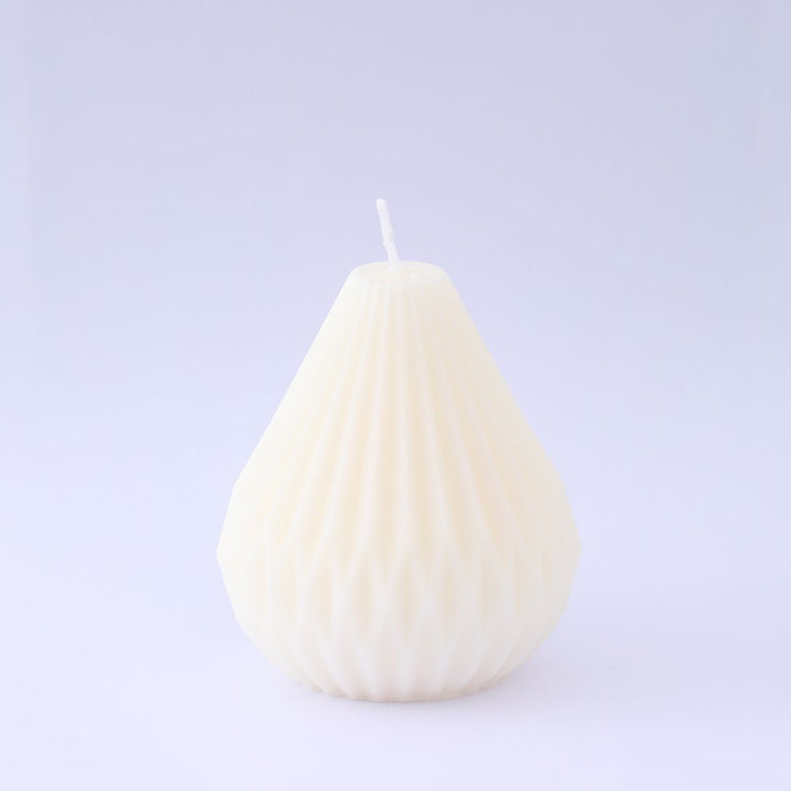 Handmade scented candle made of soy wax, round