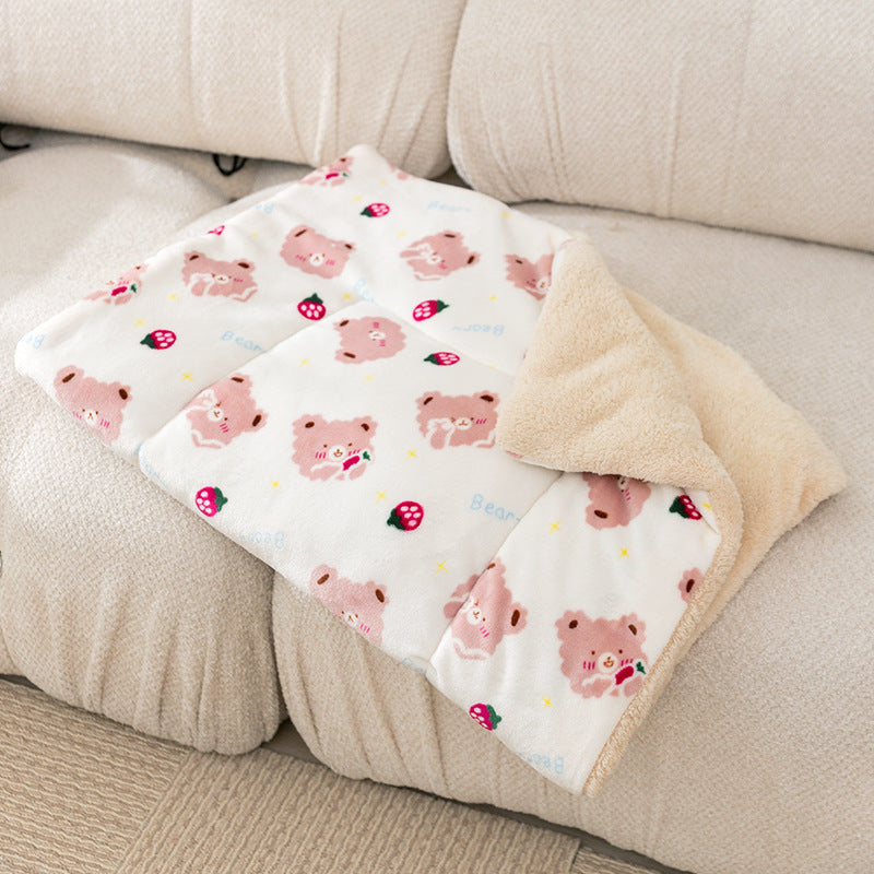 Flannel pet blanket with cartoon motifs
