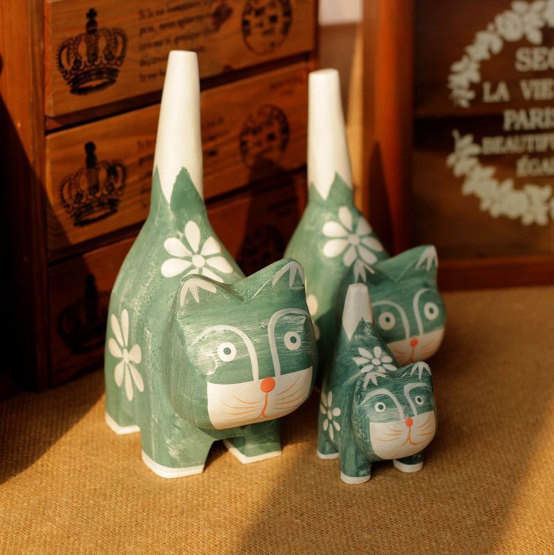 Nordic wood cat figures, set of 3, pine