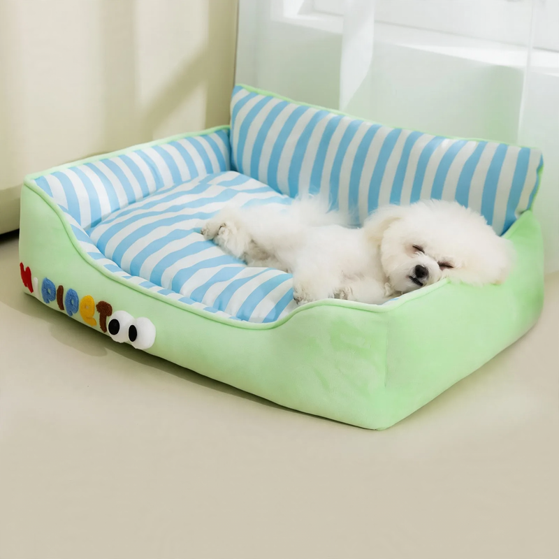 Cozy pet bed for small dogs