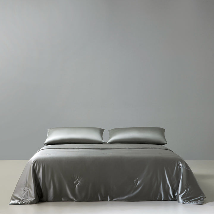 Summer blanket with silk, machine washable