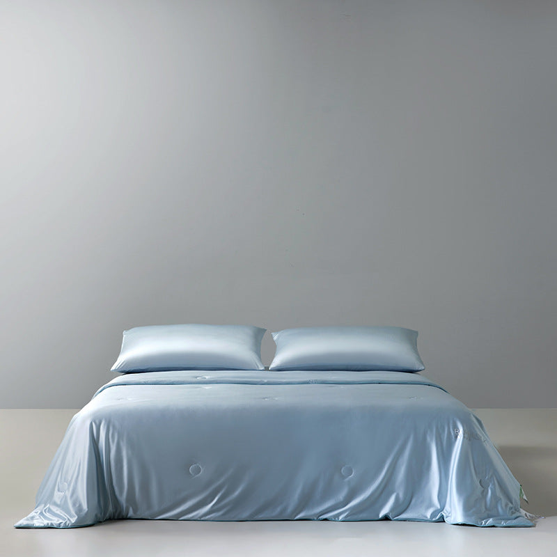 Summer blanket with silk, machine washable