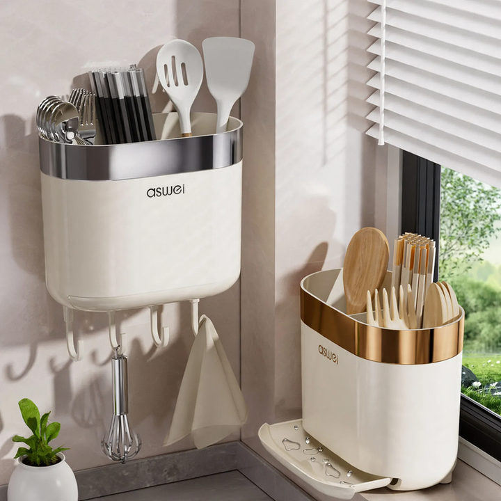 Wall-mounted chopstick holder with draining grid
