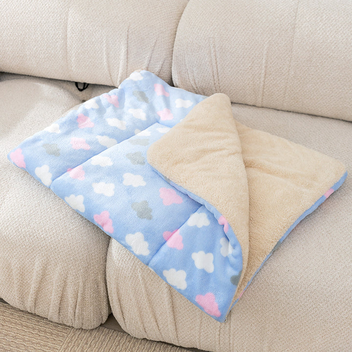 Flannel pet blanket with cartoon motifs