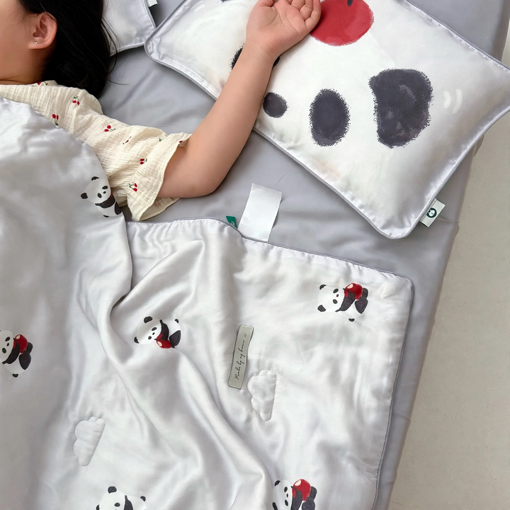 Summer blanket for children made of lyocell fiber