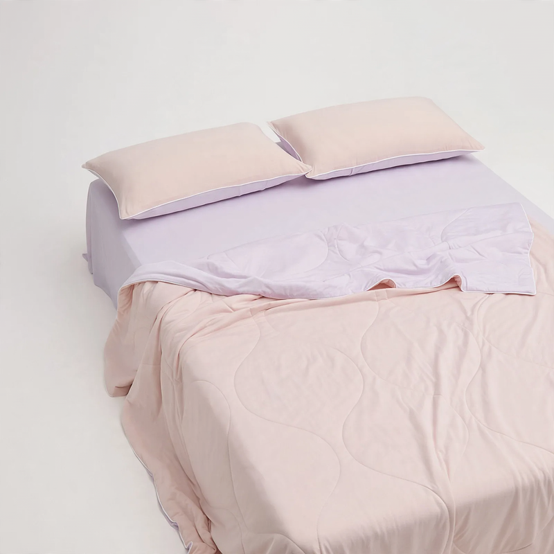 Summer light cooling blanket with antibacterial effect