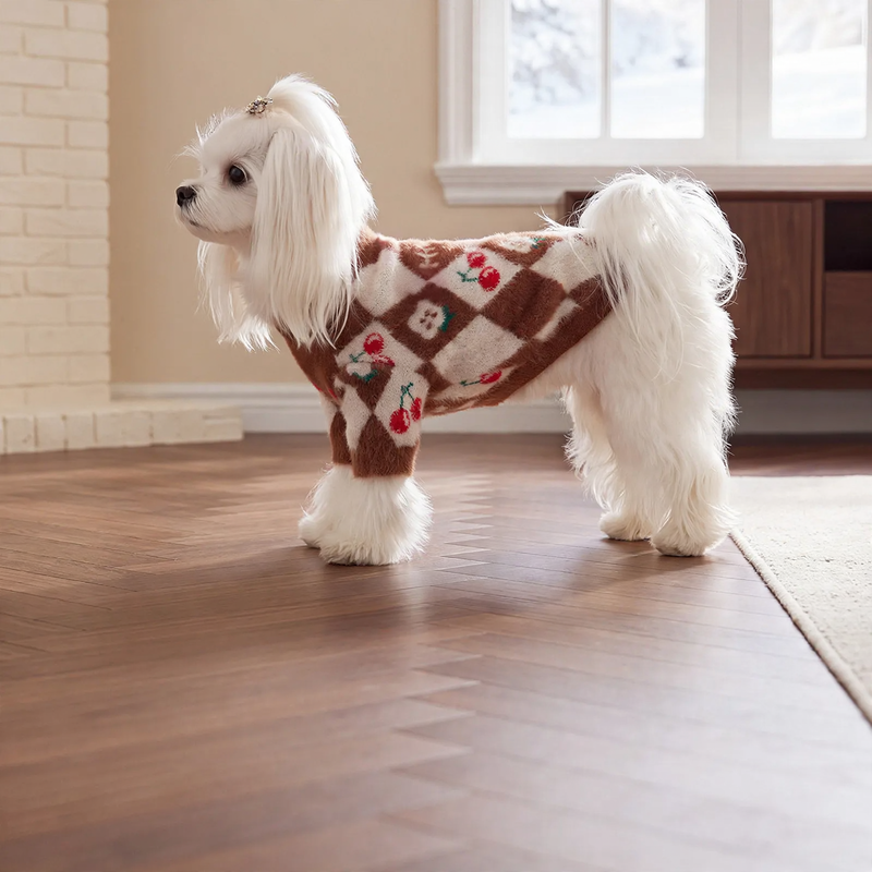 Thick knitted jacket for dogs with diamond pattern