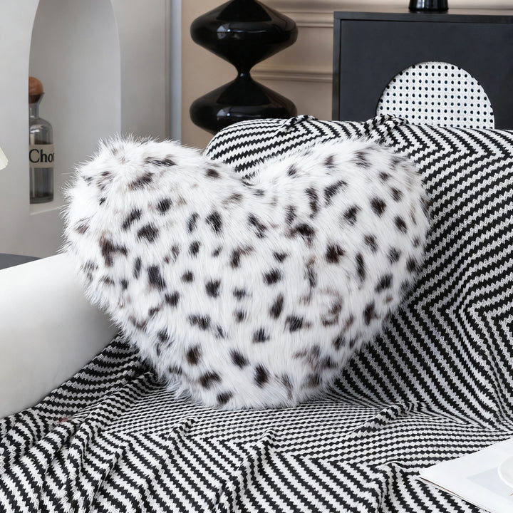 Decorative cushions leopard pattern, various shapes
