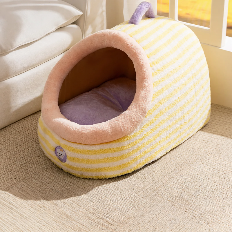 Half-open cat bed with carrying handle, warming