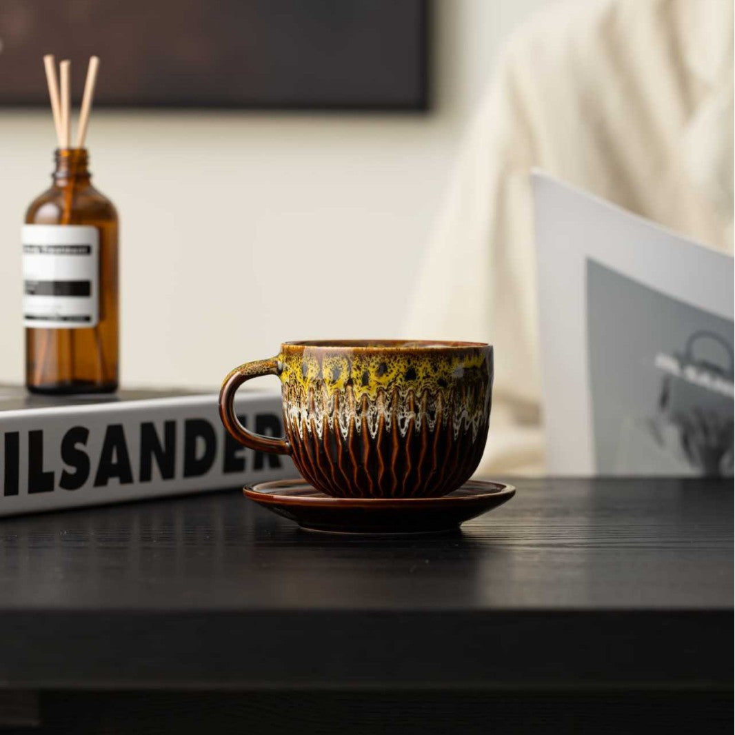 Ceramic coffee mug with oven glaze