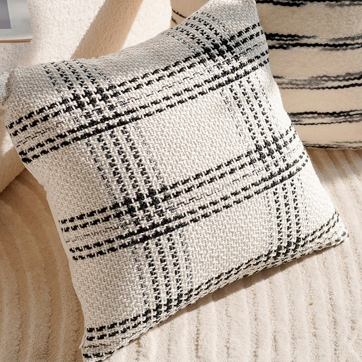Embroidered pillowcase in Chinese style, linen