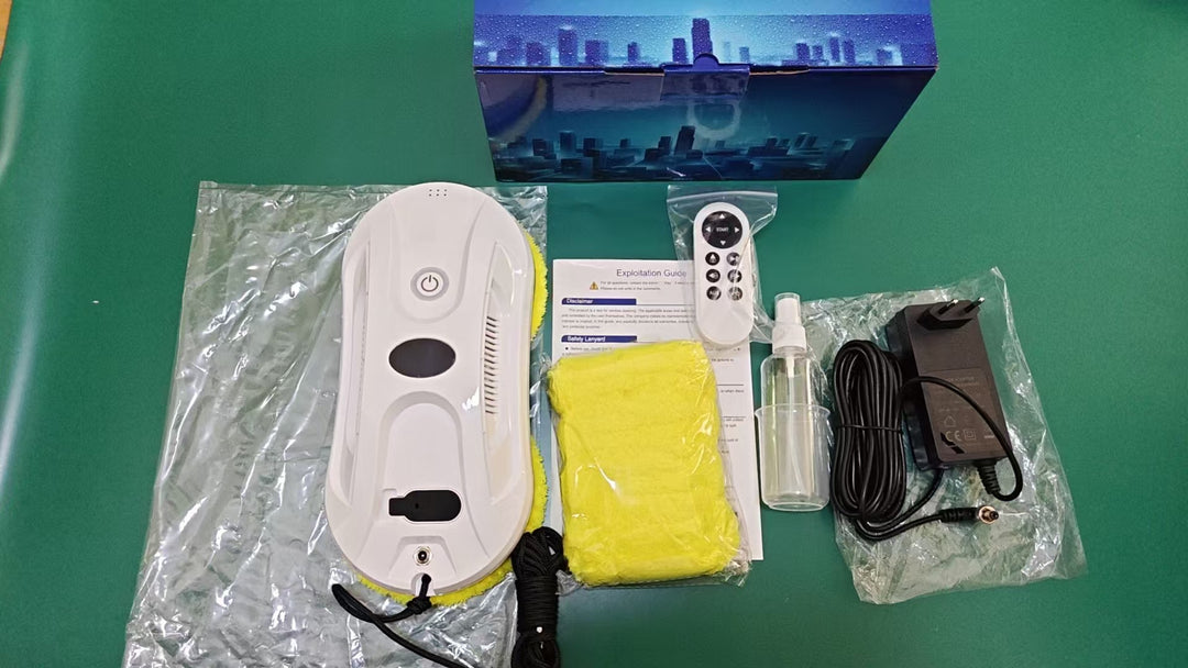 Automatic window cleaning robot with spray system