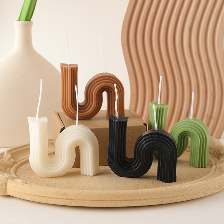 S-shaped scented candle made of soy wax