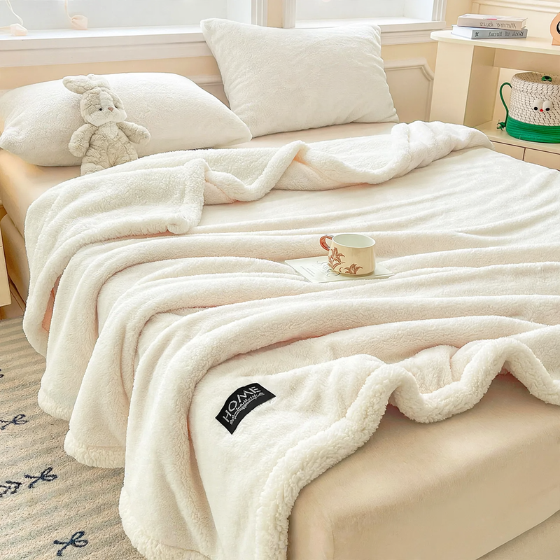 Double-layered wool blanket made of lambskin fleece