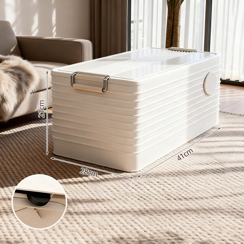 Plastic storage box with lid