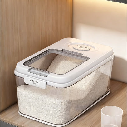 Plastic storage container with seal, 4–5 L