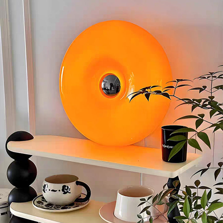 Donut-shaped table lamp with color change