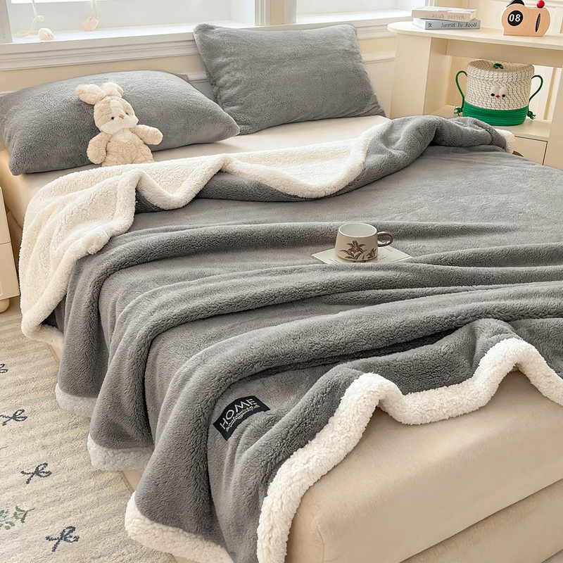 Double-layered wool blanket made of lambskin fleece