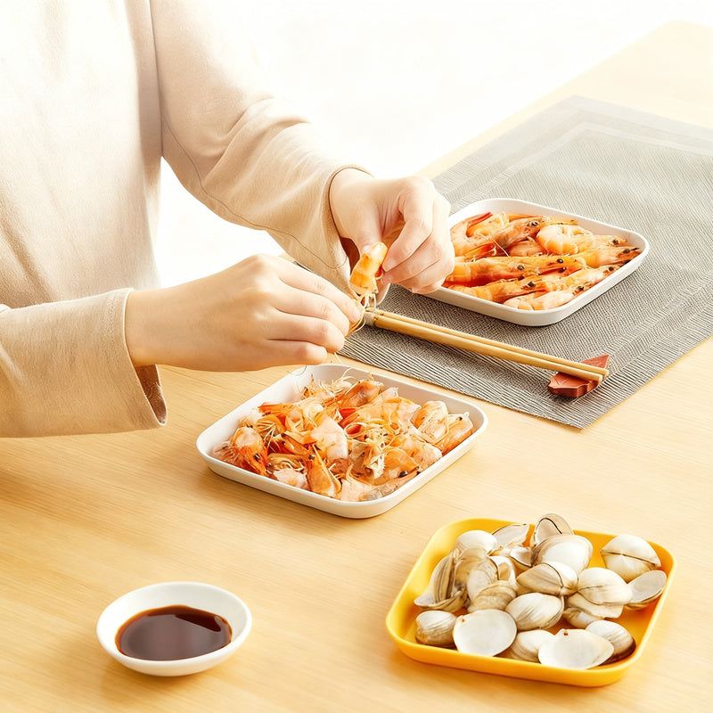Plastic feeding bowl, square