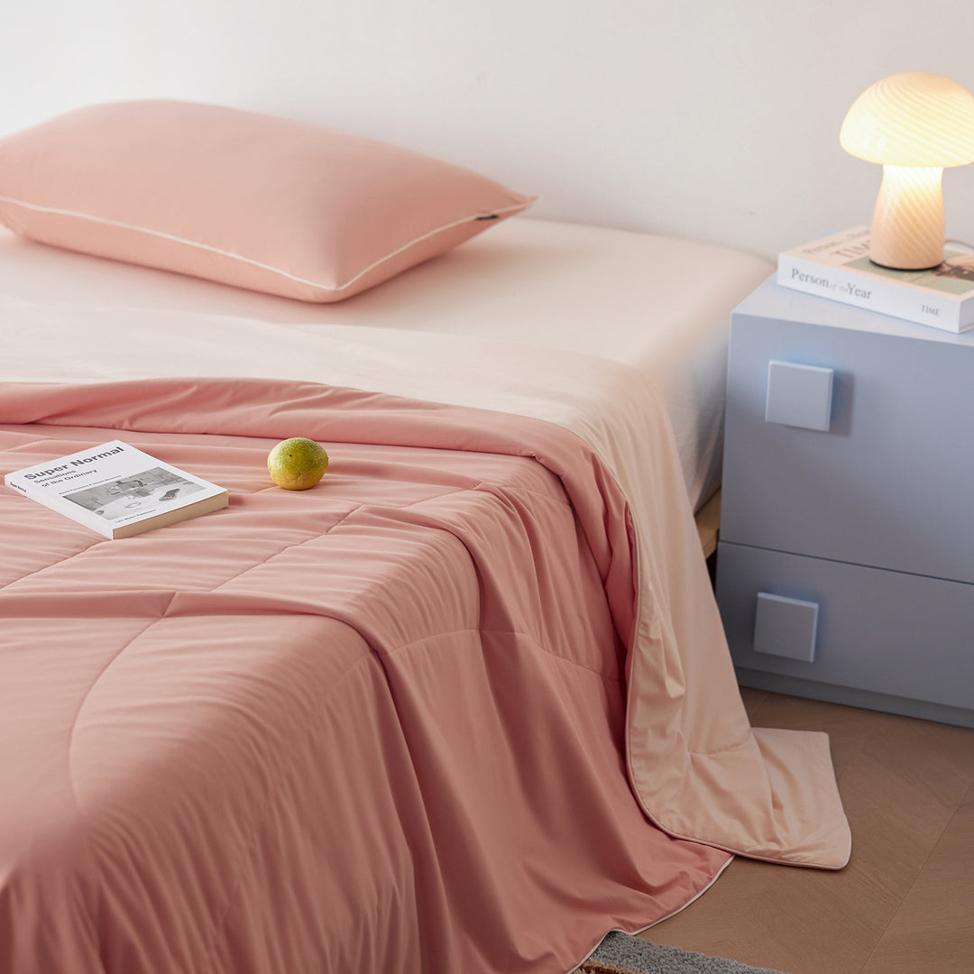 Light summer blanket with cooling effect, washable