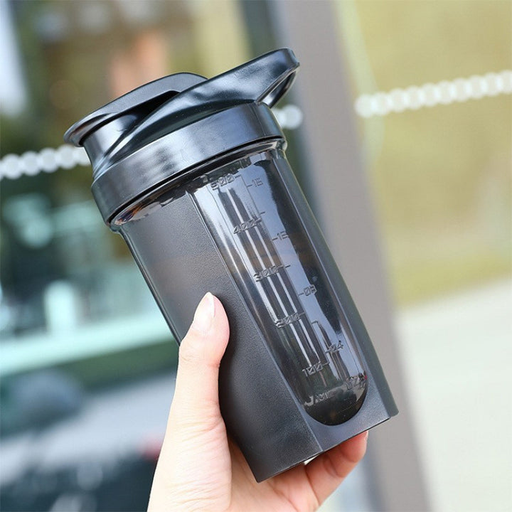 Plastic protein shaker, 500 ml, portable