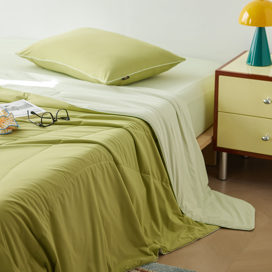 Light summer blanket with cooling effect, washable