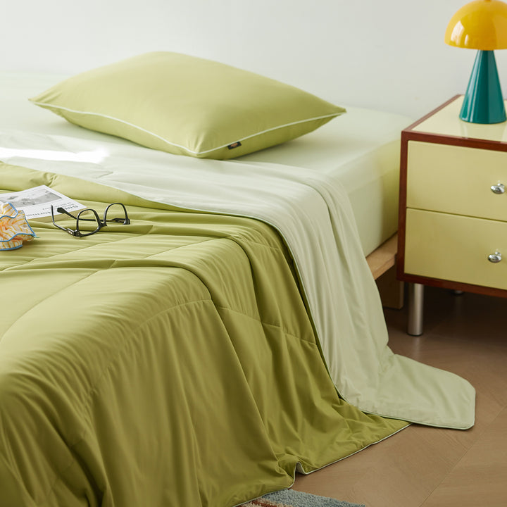 Light summer blanket with cooling effect, washable
