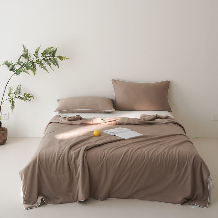 Summer light cooling blanket with antibacterial effect