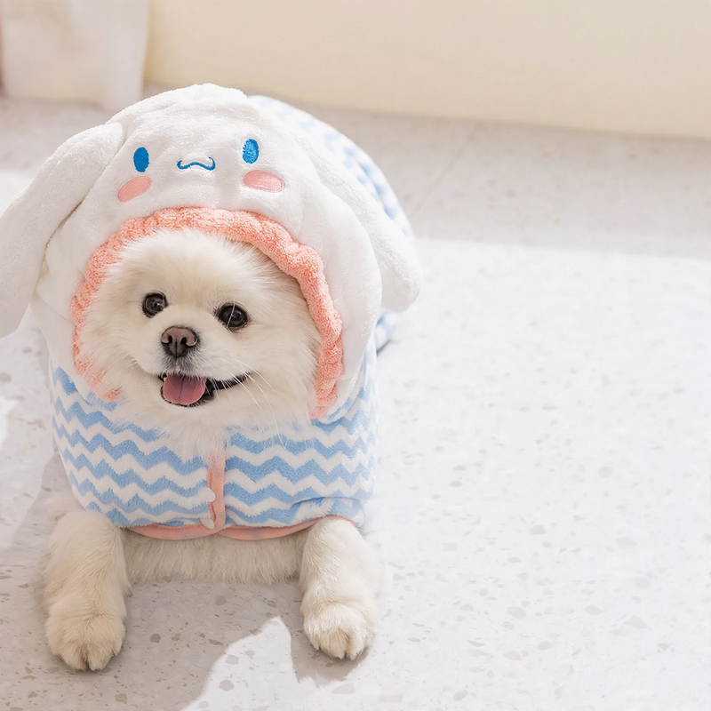 Pet bathrobe with hood, absorbent and quick-drying