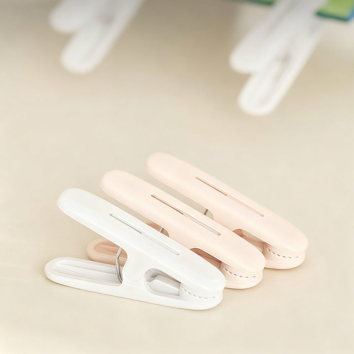 Plastic clothes pegs, set of 12