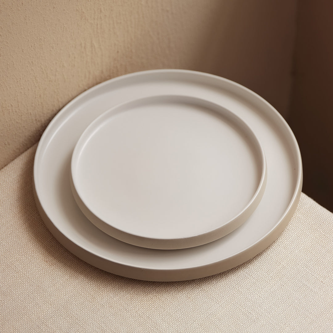 Porcelain dinnerware with gold rim, 25-piece