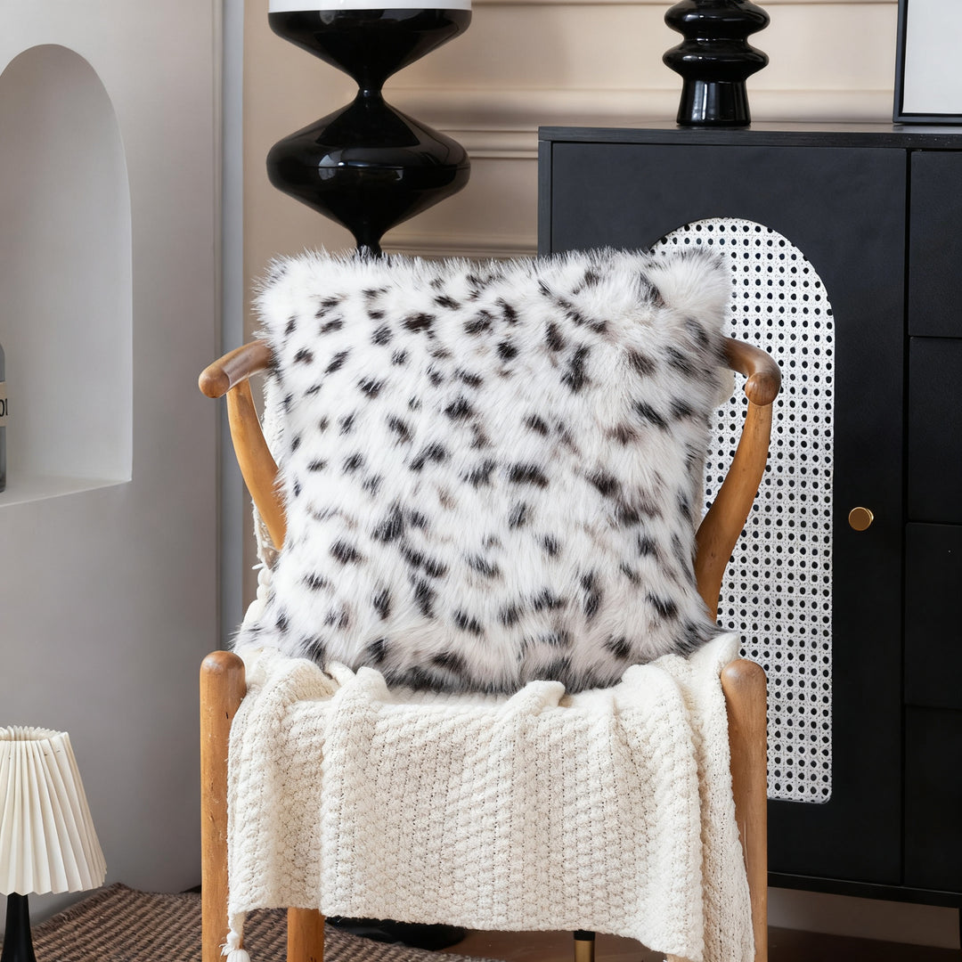 Decorative cushions leopard pattern, various shapes