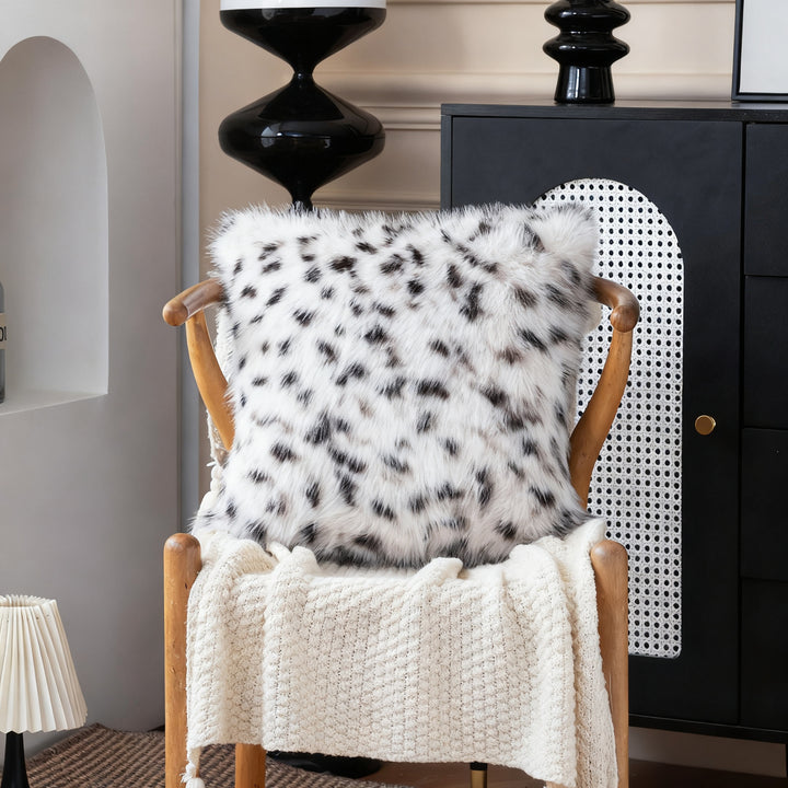 Decorative cushions leopard pattern, various shapes