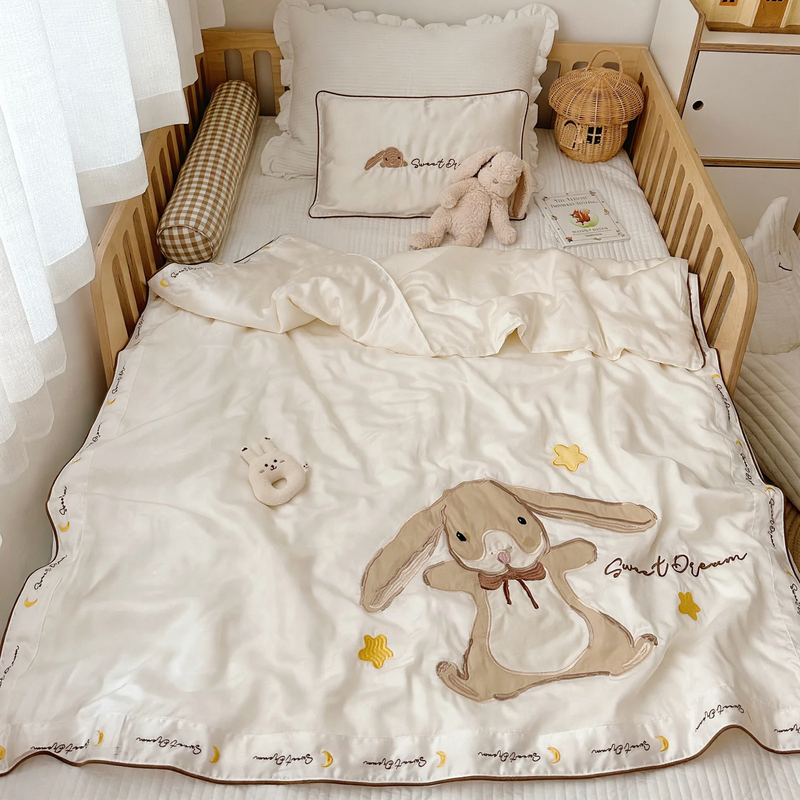 Summer blanket made of lyocell with silk filling