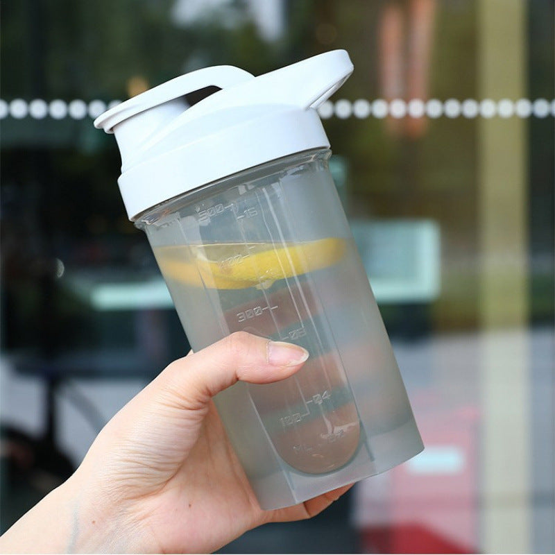 Plastic protein shaker, 500 ml, portable