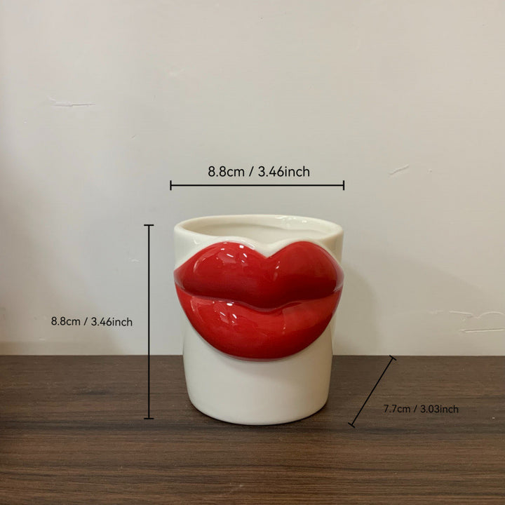 Ceramic mug with lip design, 201–300 ml