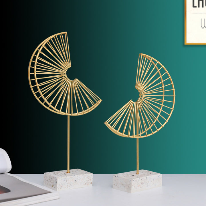 Metal leaf decoration in Nordic style