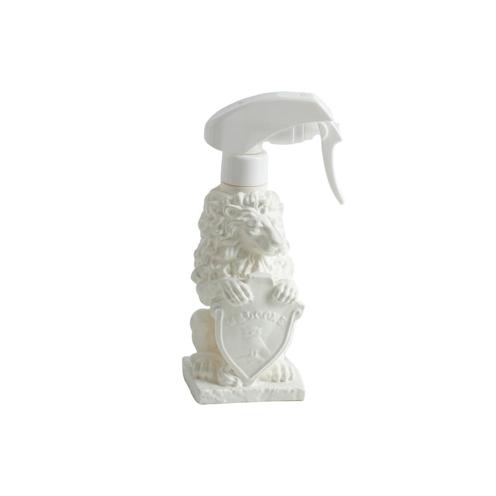 Decorative lion spray bottle for plants