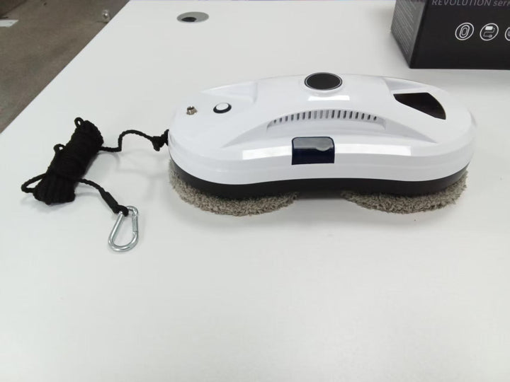 Automatic window cleaning robot with spray system